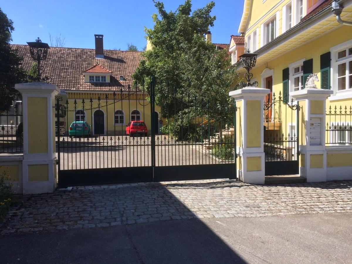 Ferienwohnung Im Gruenen Auf Idyllisch Gelegenen Gutshof Und Doch So Zentral Waldshut-Tiengen Exterior foto